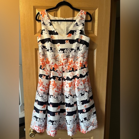 Beautiful cocktail dress - Picture 1 of 15